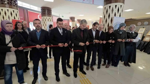 K&uuml;tahya&rsquo;da Peygamber Efendimiz&rsquo;in doğumunun 1500. yılı anısına hat, tezhip ve ebru sergisi a&ccedil;ıldı
