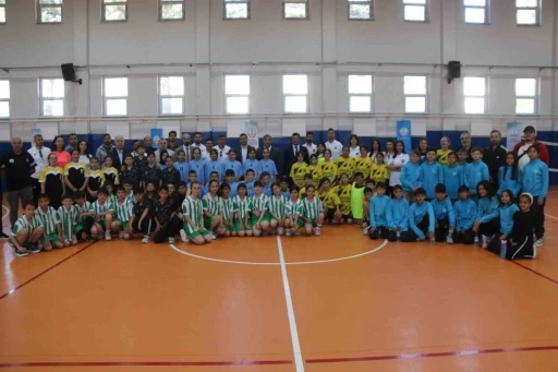 Kütahya’da &quot;Geleneksel Çocuk Oyunları ve İlkokul Fiziksel Yeterlilik Oyunları&quot; yarışmaları başladı

