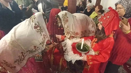 K&uuml;tahya&rsquo;da "Geleneksel Kına" geleneği yeniden hayat buldu
