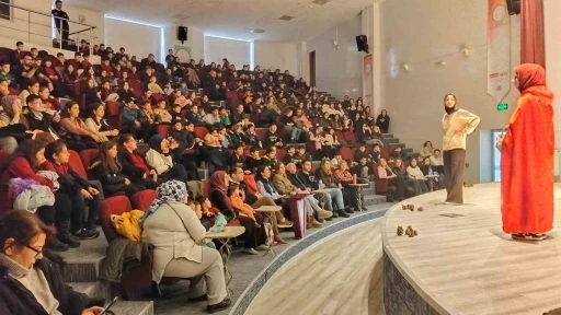 K&uuml;tahya&rsquo;da "Ormanın Şifresi" adlı &ccedil;ocuk tiyatrosu &ouml;ğrencilerle buluştu
