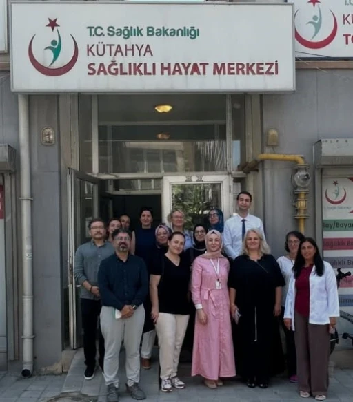 K&uuml;tahya&rsquo;da Sağlıklı Hayat Merkezi&rsquo;nin &ccedil;alışmaları hekimlere tanıtıldı
