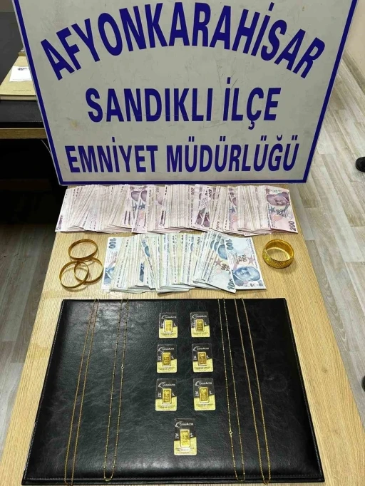 K&uuml;tahya&rsquo;da sahte altınla dolandırıcılık yaptılar, Afyon&rsquo;da yakalandılar
