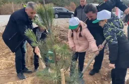 Kütahya’da şehitler anısına 400 fidan toprakla buluştu
