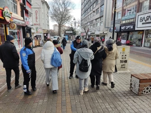K&uuml;tahya&rsquo;da semt pazarlarında dolandırıcılığa karşı bilgilendirme &ccedil;alışması
