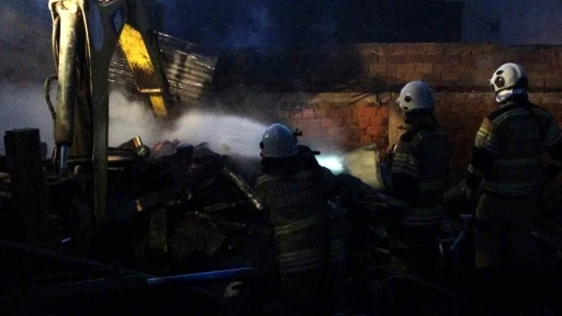 Kütahya’da tahta palet üretimi yapan atölyede yangın
