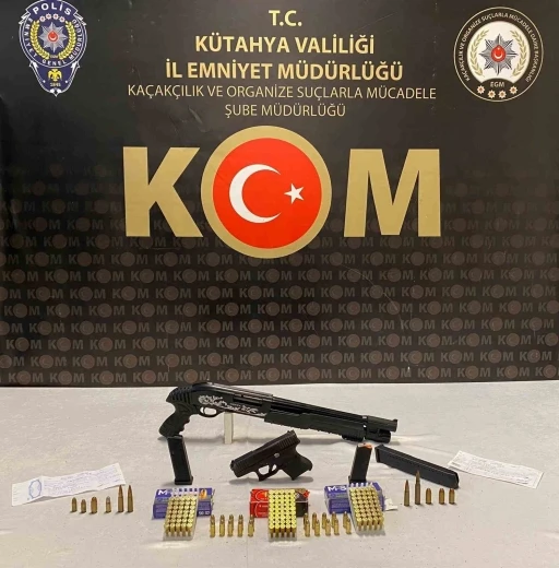 K&uuml;tahya&rsquo;da tefecilik ve silah ticareti operasyonu
