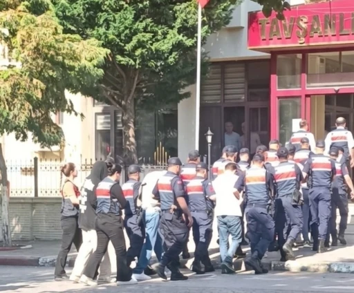 K&uuml;tahya&rsquo;da yasa dışı bahis operasyonu, 8 ş&uuml;pheli adli kontrolle serbest
