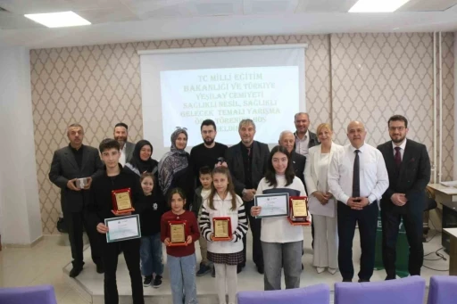 K&uuml;tahya&rsquo;da yetenek yarışmasında dereceye giren &ouml;ğrenciler &ouml;d&uuml;llendirildi
