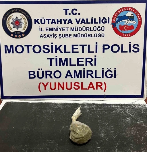 Kütahya’da Yunus Timleri bir şahsın üzerinde uyuşturucu ele geçirdi
