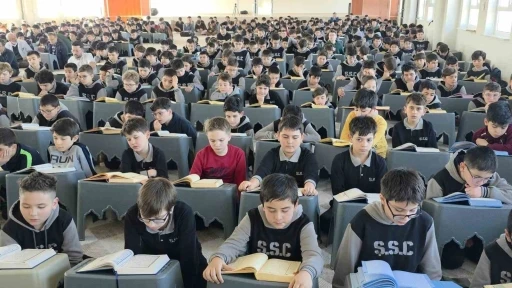 K&uuml;tahya&rsquo;da y&uuml;zlerce &ouml;ğrenciden aynı anda mukabele
