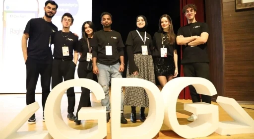 Kütahya’daki ’Devfest’25’ etkinliği teknoloji tutkunlarını bir araya getirdi
