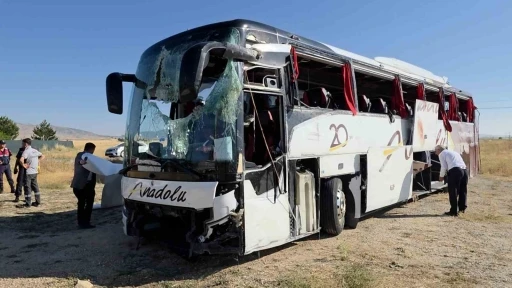 K&uuml;tahya&rsquo;daki otob&uuml;s kazasında 25 yaralı taburcu edildi
