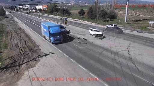 Kütahya’daki trafik kazaları kameralara yansıdı
