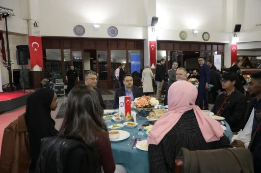 K&uuml;tahya&rsquo;daki uluslararası &ouml;ğrenciler iftarda buluştu
