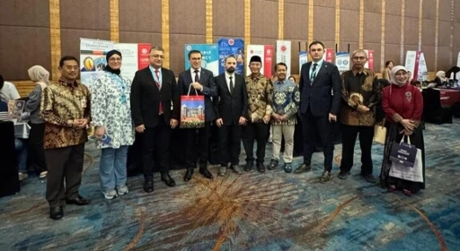 K&uuml;tahya Dumlupınar &Uuml;niversitesi, Endonezya T&uuml;rk &Uuml;niversiteleri Eğitim Fuarı&rsquo;nda yerini aldı
