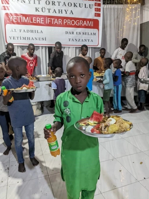 Kütahya Linyit Ortaokulu’ndan Tanzanya’daki yetimlere iftar
