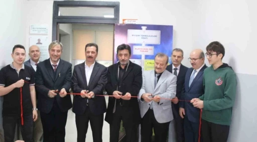 K&uuml;tahya Şehit Selim Cansız AİHL&rsquo;de k&uuml;t&uuml;phane ve bilişim sınıfı a&ccedil;ıldı
