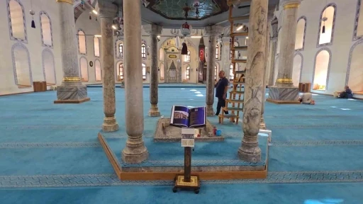 K&uuml;tahya Ulu Camii&rsquo;nde karekod destekli dijital rehber d&ouml;nemi başladı
