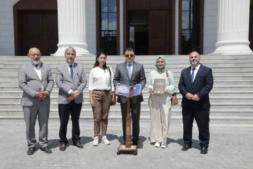 K&uuml;tahya Ulu Camii&rsquo;nde &rsquo;Karekodlu Dijital Rehber Sistemi&rsquo; hizmete girdi
