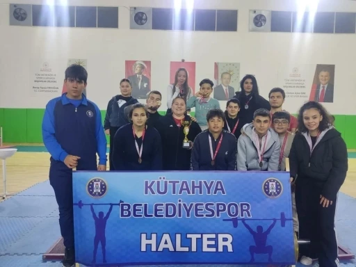 K&uuml;tahyalı haltercilerinden b&uuml;y&uuml;k başarı
