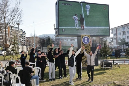 K&uuml;tahyalılar, K&uuml;tahyaspor&rsquo;un zaferini dev ekrandan izledi
