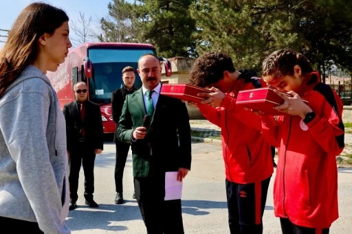 Kutsal emanetler Bilecik&rsquo;ten ge&ccedil;ti

