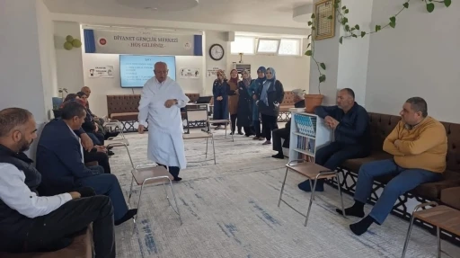 Kutsal yolculuk &ouml;ncesi hacı adaylarına eğitim
