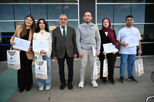 K&uuml;t&uuml;phane Haftası&rsquo;nda kitap tutkunları &ouml;d&uuml;llendirildi
