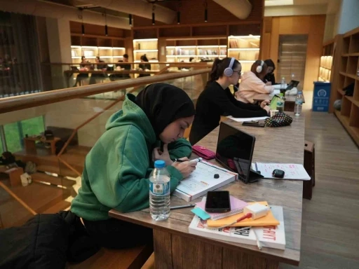 K&uuml;t&uuml;phaneler sahura kadar a&ccedil;ık olacak
