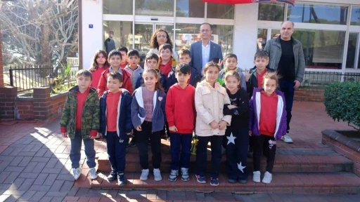 Kuyucak Belediye Başkanı Doğanca, &ouml;ğrencileri belediyede ağırladı
