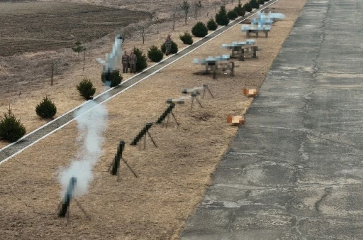 Kuzey Kore, erken ihbar ve kontrol uçağı olduğu düşünülen hava aracını ilk kez görücüye çıkardı
