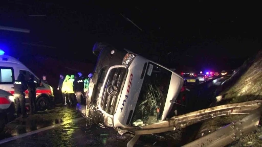 Kuzey Marmara Otoyolu&rsquo;nda kar yağışı kaza getirdi: 11 yaralı
