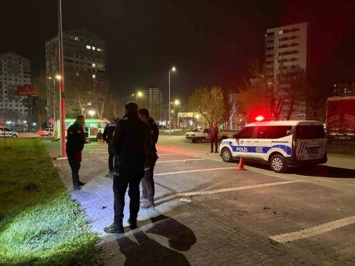 &lsquo;Laf atma&rsquo; meselesinde kan aktı: 4 yaralı
