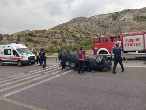 Lastiği kopan otomobil takla attı: 1 yaralı
