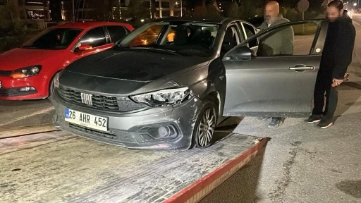 Lastikleri patlatılarak durdurulan ara&ccedil;tan uyuşturucu &ccedil;ıktı
