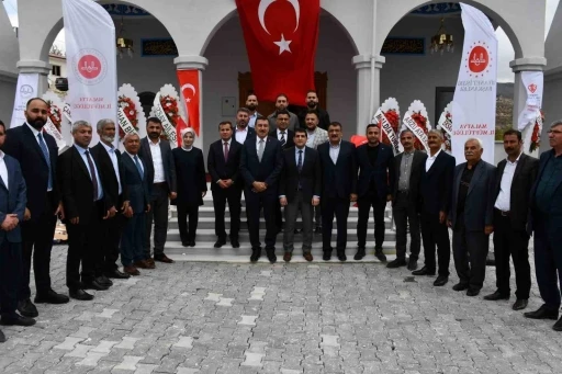 Levent Camii dualarla ibadete açıldı
