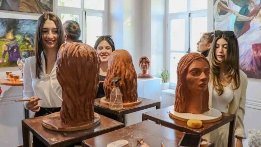 Lise &ouml;ğrencilerinden yıl sonu sanat sergisi
