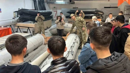 Lise öğrencilerine askeri fabrika ve çalışma sistemi anlatıldı
