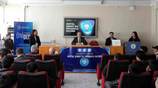 Lise &ouml;ğrencilerine dijital farkındalık semineri d&uuml;zenlendi
