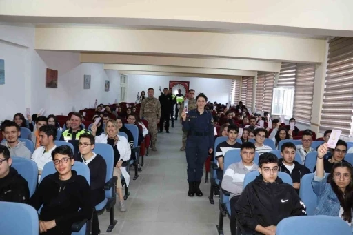 Lise öğrencilerine JSGA ve KADES tanıtıldı
