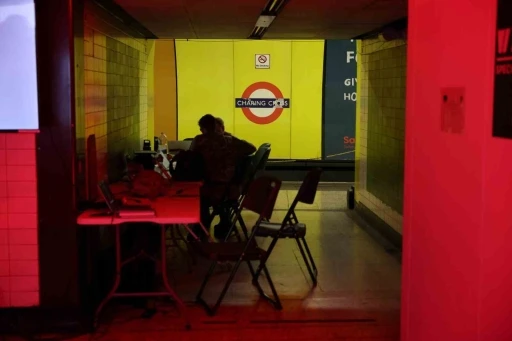 Londra&rsquo;da yer altında NATO tatbikatı: Metro istasyonu askeri karargaha d&ouml;n&uuml;şt&uuml;r&uuml;ld&uuml;
