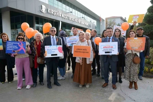 Lösemili çocuklar için gökyüzüne balon bırakıldı

