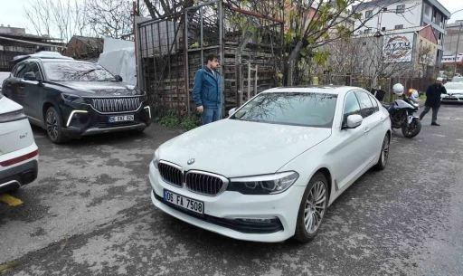 L&uuml;ks ara&ccedil;la &ccedil;ıkışı kapattı, cuma &ccedil;ıkışında tepkiye neden oldu
