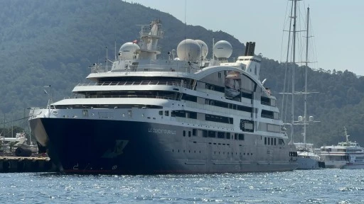 LE DUMONT D’URVİLLE MARMARİS'E DEMİR ATTI