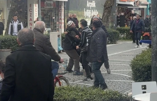 L&uuml;leburgaz&rsquo;da &ccedil;ocuklar kavga etti, vatandaş g&uuml;&ccedil;l&uuml;kle ayırdı
