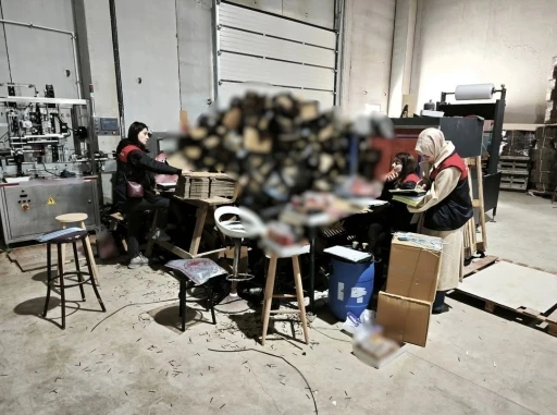 Lüleburgaz’da depo baskını: Yasa dışı üretilmiş 1 milyon 136 bin kutu enerji içeceği ele geçirildi
