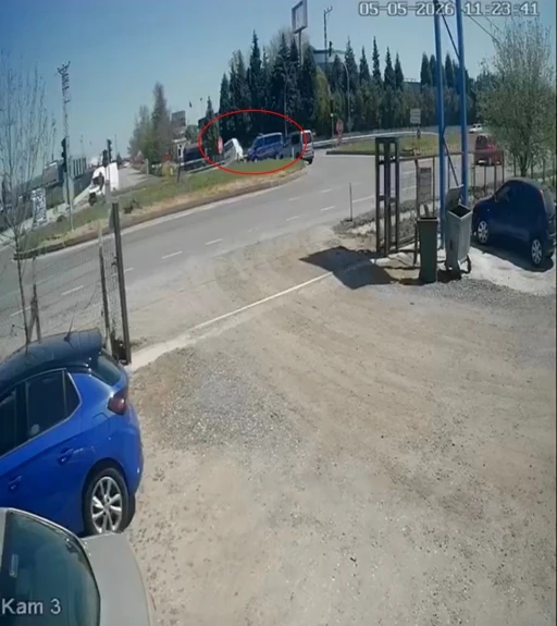 L&uuml;leburgaz&rsquo;da jandarma aracıyla &ccedil;arpışan panelvan takla attı: 1 yaralı