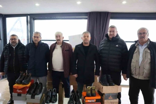 Lunapark işletmecisinden &ccedil;ocuklar i&ccedil;in ayakkabı yardımı
