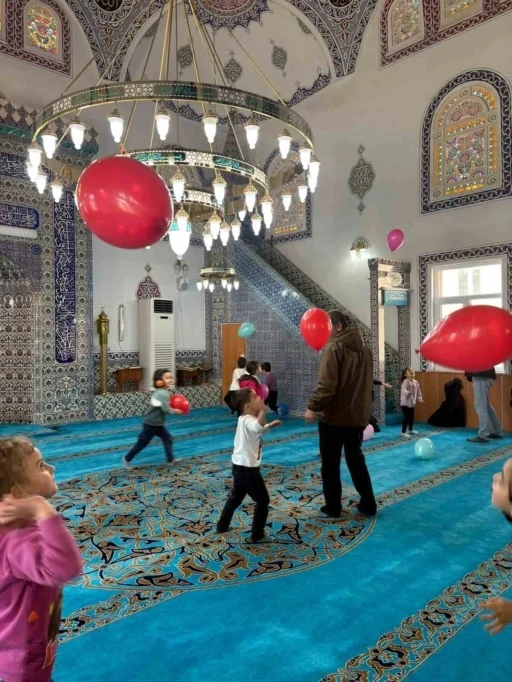 &rsquo;Maarifin Kalbinde Ramazan&rsquo; etkinliğinde minikler camiye g&ouml;t&uuml;r&uuml;ld&uuml;
