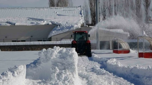 Ma&ccedil; &ouml;ncesi saha kardan temizlendi
